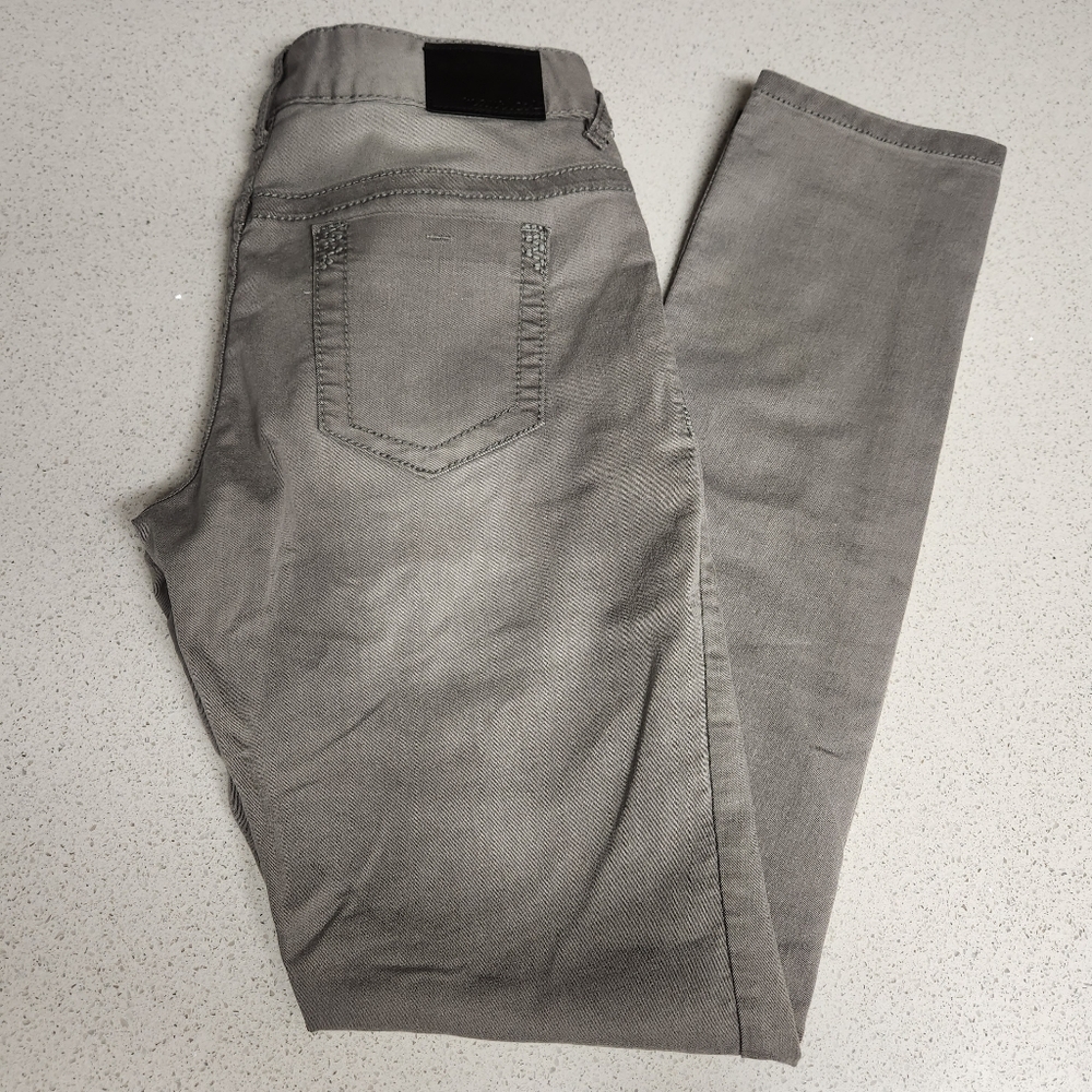 Maurices Grey Jeggings Size Medium